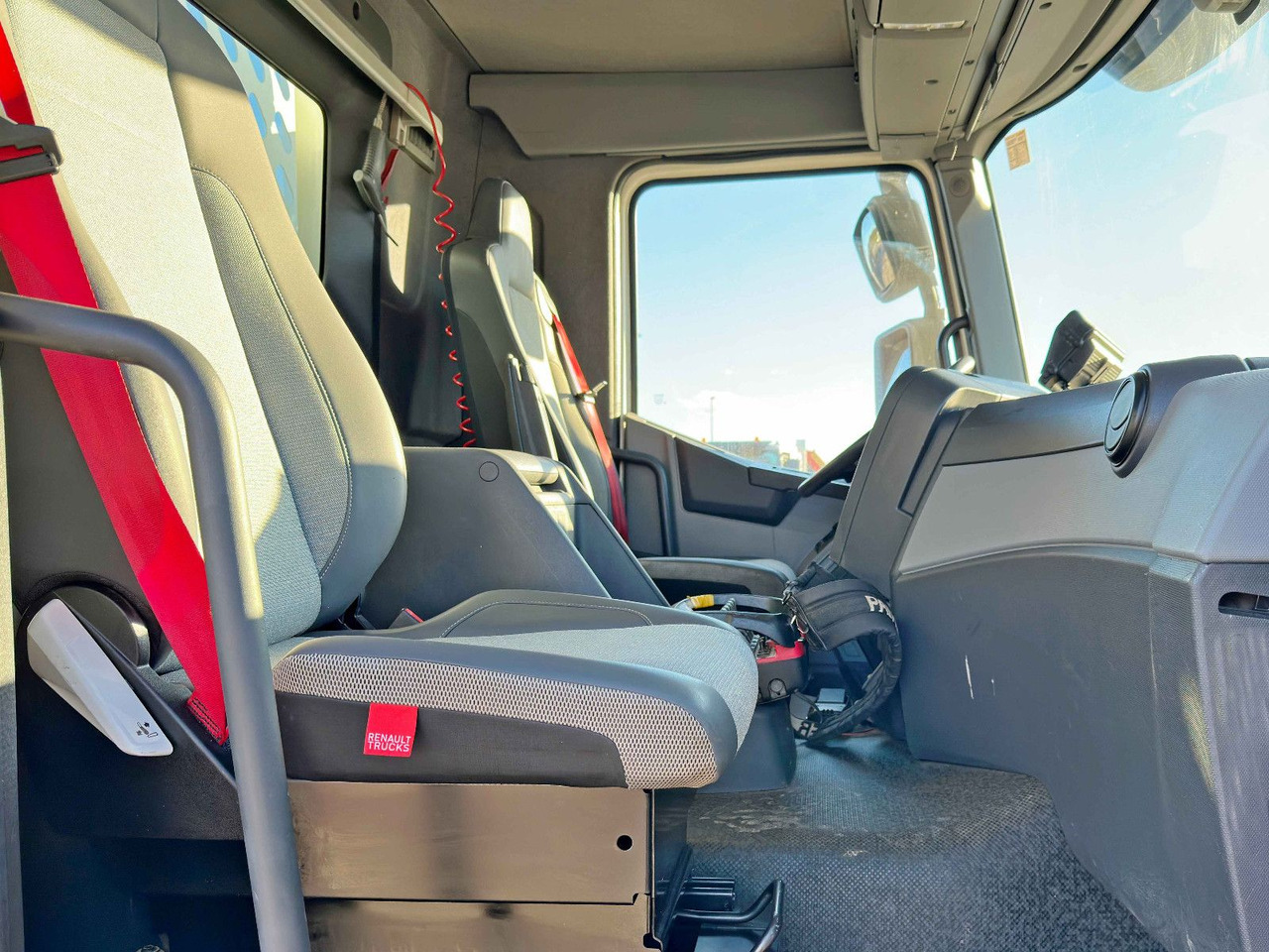 Crane truck Renault C 380 *PRITSCHE 6,80m * PK 18002-EH C + FUNK*6x4: picture 11 Crane truck Renault C 380 *PRITSCHE 6,80m * PK 18002-EH C + FUNK*6x4: picture 11