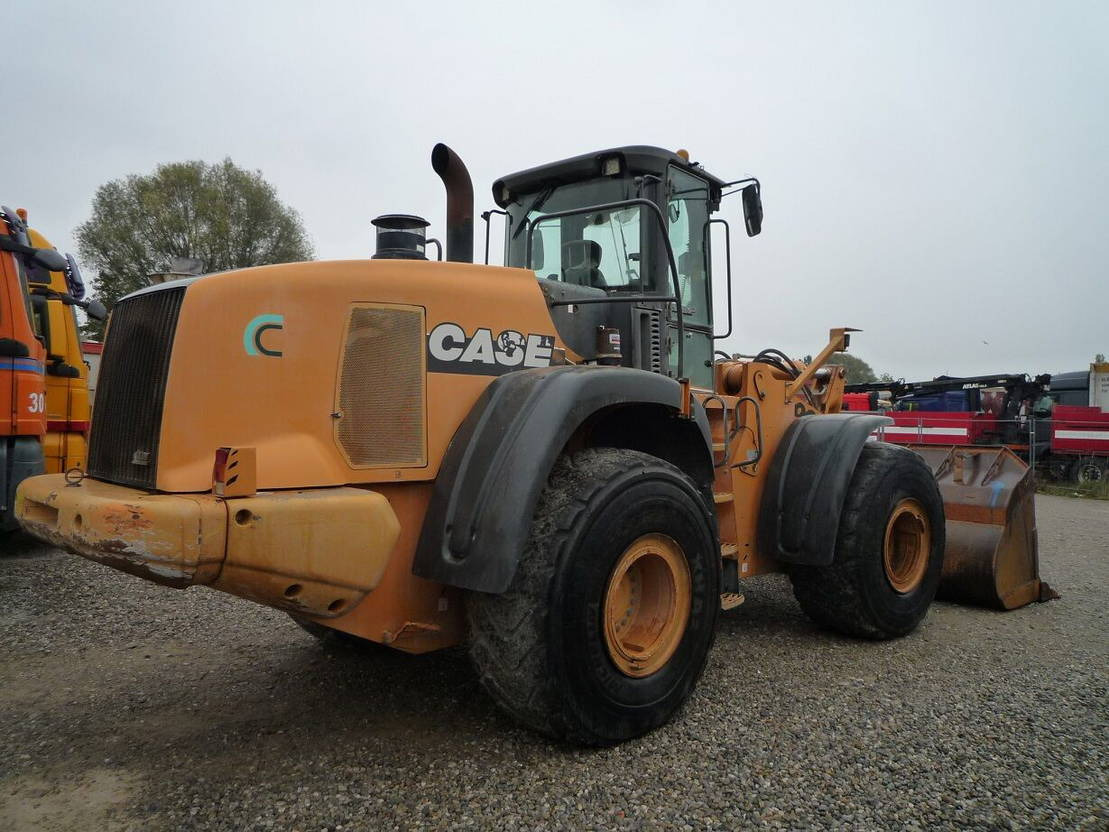 Wheel loader Case 921E: picture 9