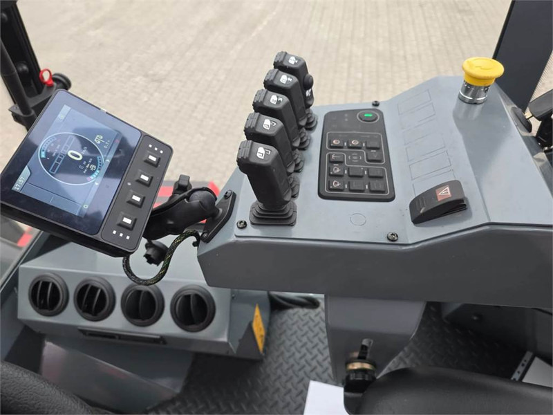 Diesel forklift Kalmar DCG160-12T: picture 11
