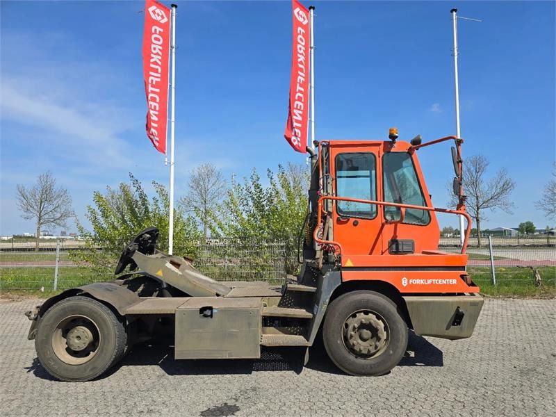 Terberg YT182 - Terminal tractor: picture 3 Terberg YT182 - Terminal tractor: picture 3