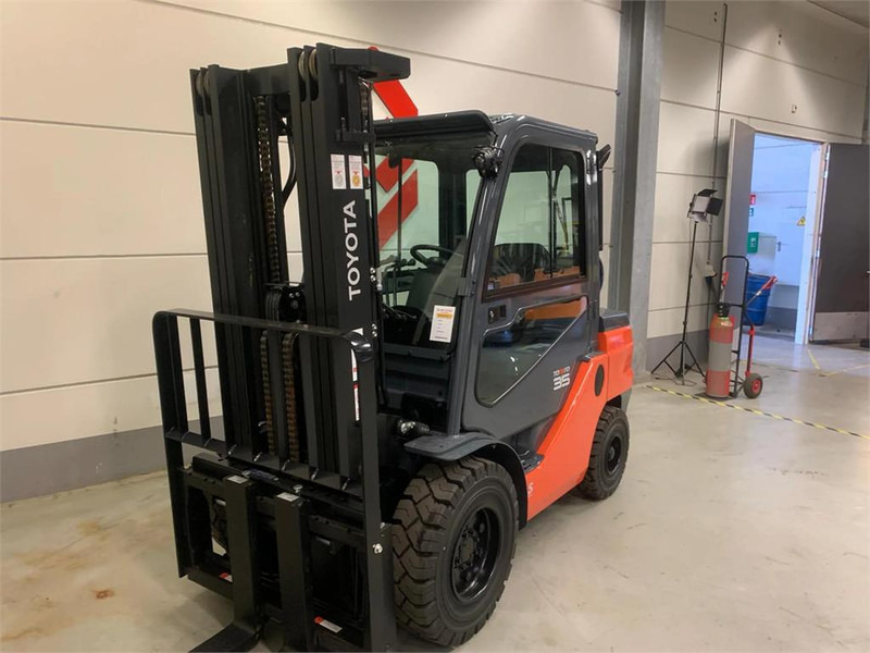 Toyota 02-8FGJF35 - LPG forklift: picture 4 Toyota 02-8FGJF35 - LPG forklift: picture 4