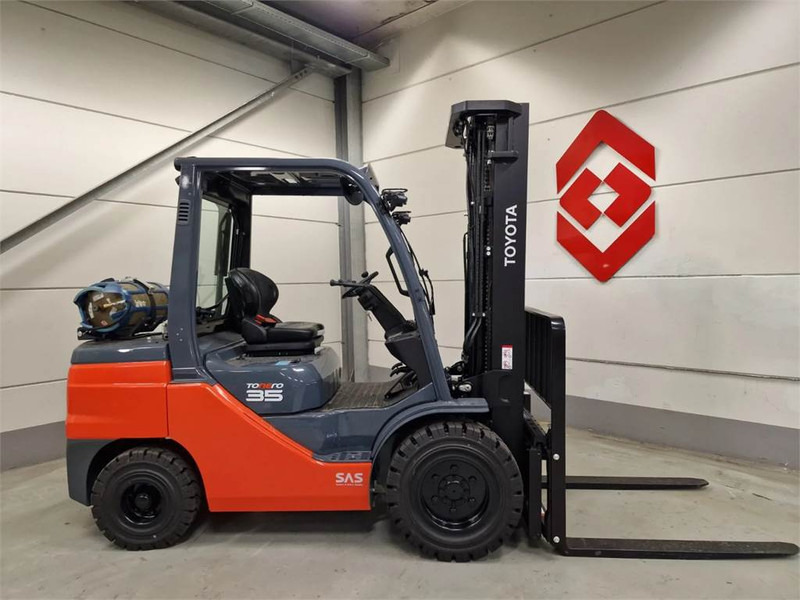 Toyota 02-8FGJF35 - LPG forklift: picture 1 Toyota 02-8FGJF35 - LPG forklift: picture 1
