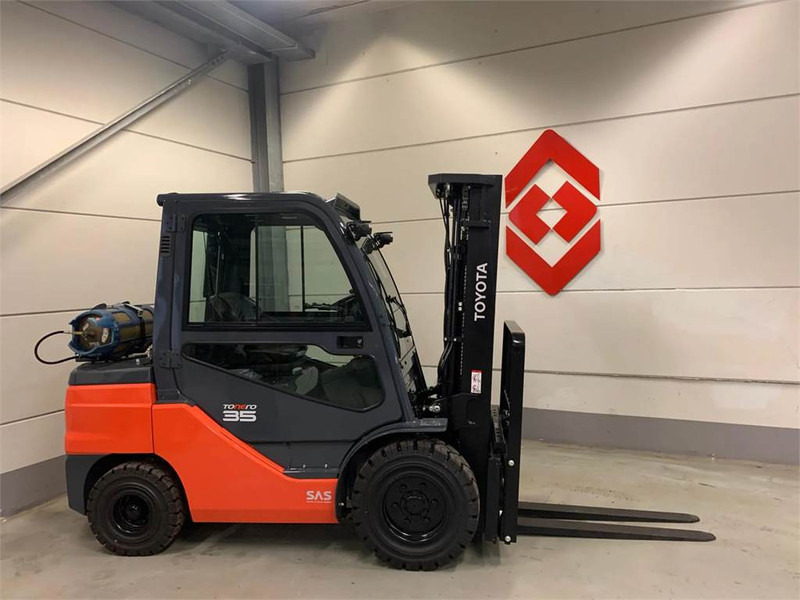Toyota 02-8FGJF35 - LPG forklift: picture 1 Toyota 02-8FGJF35 - LPG forklift: picture 1