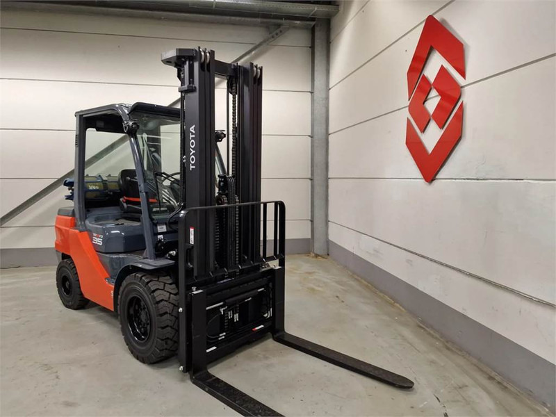 Toyota 02-8FGJF35 - LPG forklift: picture 3 Toyota 02-8FGJF35 - LPG forklift: picture 3