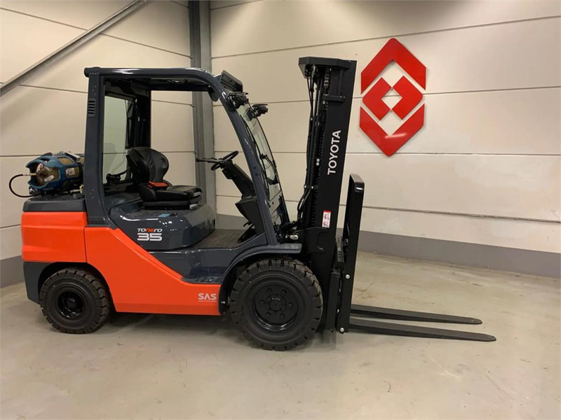 Toyota 02-8FGJF35 - LPG forklift: picture 1 Toyota 02-8FGJF35 - LPG forklift: picture 1