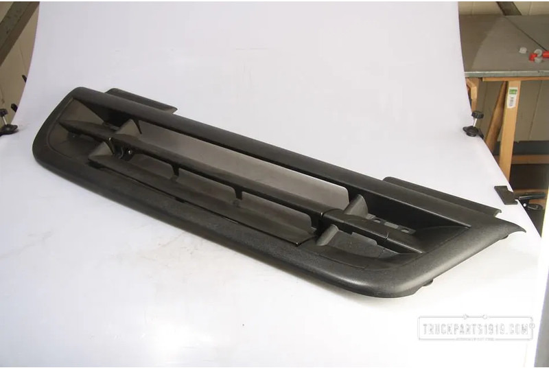DAF 1375567 Grille onder CF85 - Grill for Truck: picture 1 DAF 1375567 Grille onder CF85 - Grill for Truck: picture 1