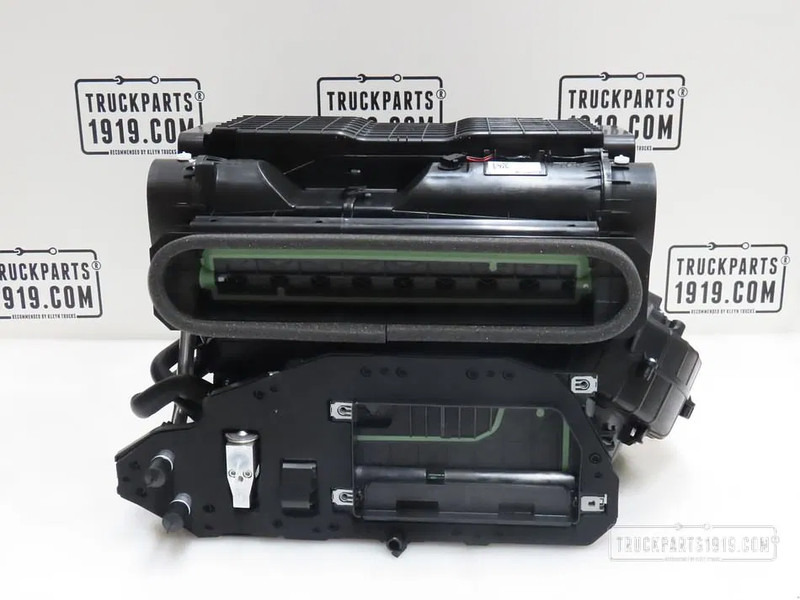 DAF 2302626 Kachelhuis CF - Heating/ Ventilation for Truck: picture 1 DAF 2302626 Kachelhuis CF - Heating/ Ventilation for Truck: picture 1