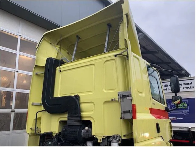 DAF CF Sleeper Cab L2 H1 Euro6 - Cab and interior for Truck: picture 4 DAF CF Sleeper Cab L2 H1 Euro6 - Cab and interior for Truck: picture 4