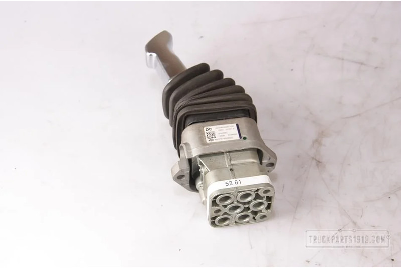 KNORR-BREMSE Brake System Handremventiel MB MP4 - Brake valve for Truck: picture 1 KNORR-BREMSE Brake System Handremventiel MB MP4 - Brake valve for Truck: picture 1