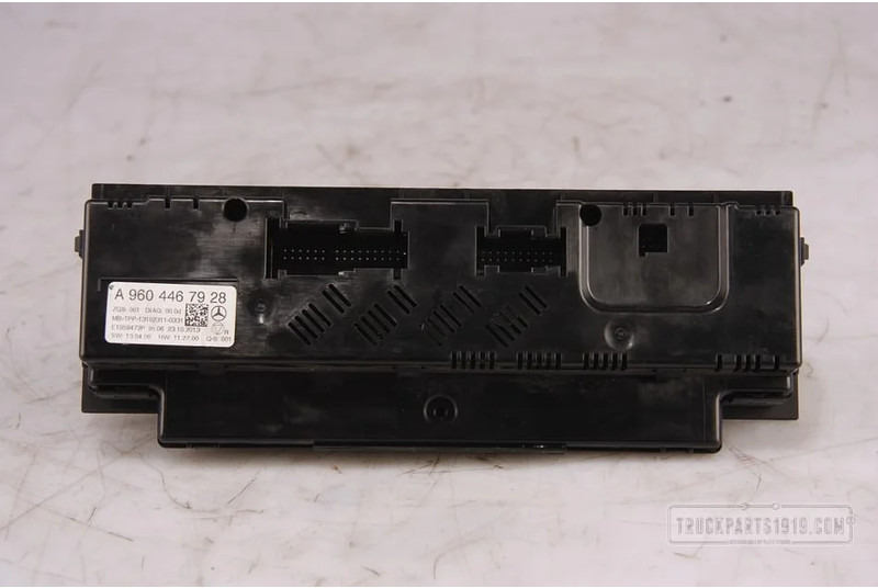 Mercedes-Benz Heating, Ventilation & AC Kachelbediening MB MP4 - Heating/ Ventilation for Truck: picture 2 Mercedes-Benz Heating, Ventilation & AC Kachelbediening MB MP4 - Heating/ Ventilation for Truck: picture 2