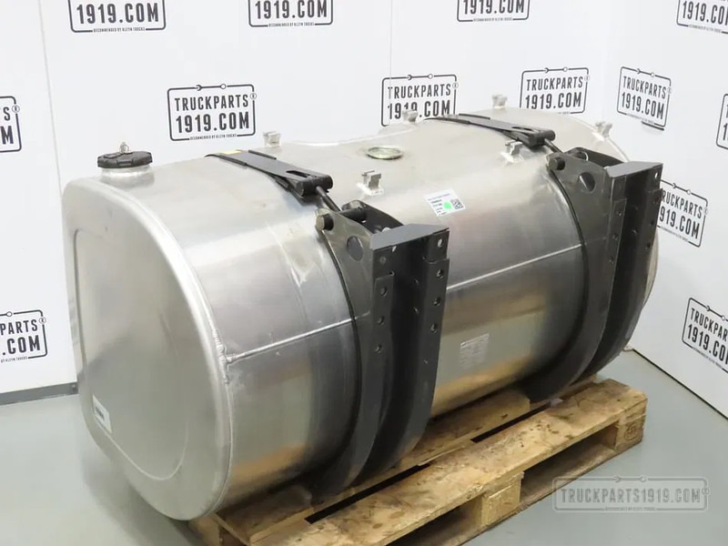Volvo 21335679 Brandstoftank + steunen 550L - Fuel tank for Truck: picture 2 Volvo 21335679 Brandstoftank + steunen 550L - Fuel tank for Truck: picture 2