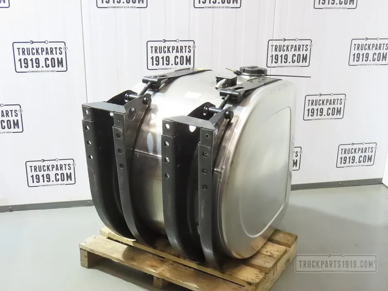 Volvo 21516442 Brandstoftank + steunen 240L - Fuel tank for Truck: picture 2 Volvo 21516442 Brandstoftank + steunen 240L - Fuel tank for Truck: picture 2