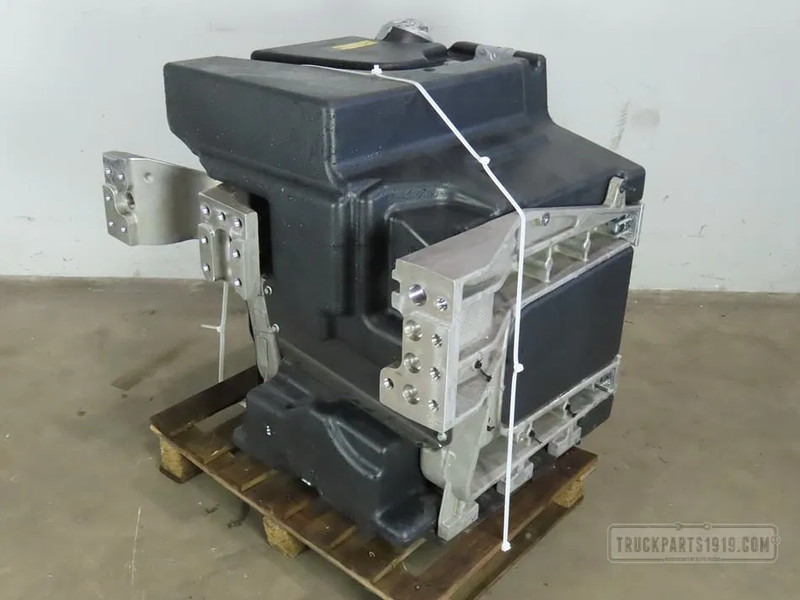 Volvo 22951971 Brandstoftank + steunen 290L - Fuel tank for Truck: picture 2 Volvo 22951971 Brandstoftank + steunen 290L - Fuel tank for Truck: picture 2