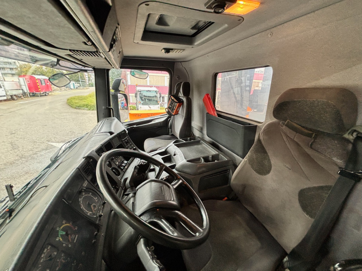 SCANIA P124CB8x4 - Concrete mixer truck: picture 4 SCANIA P124CB8x4 - Concrete mixer truck: picture 4