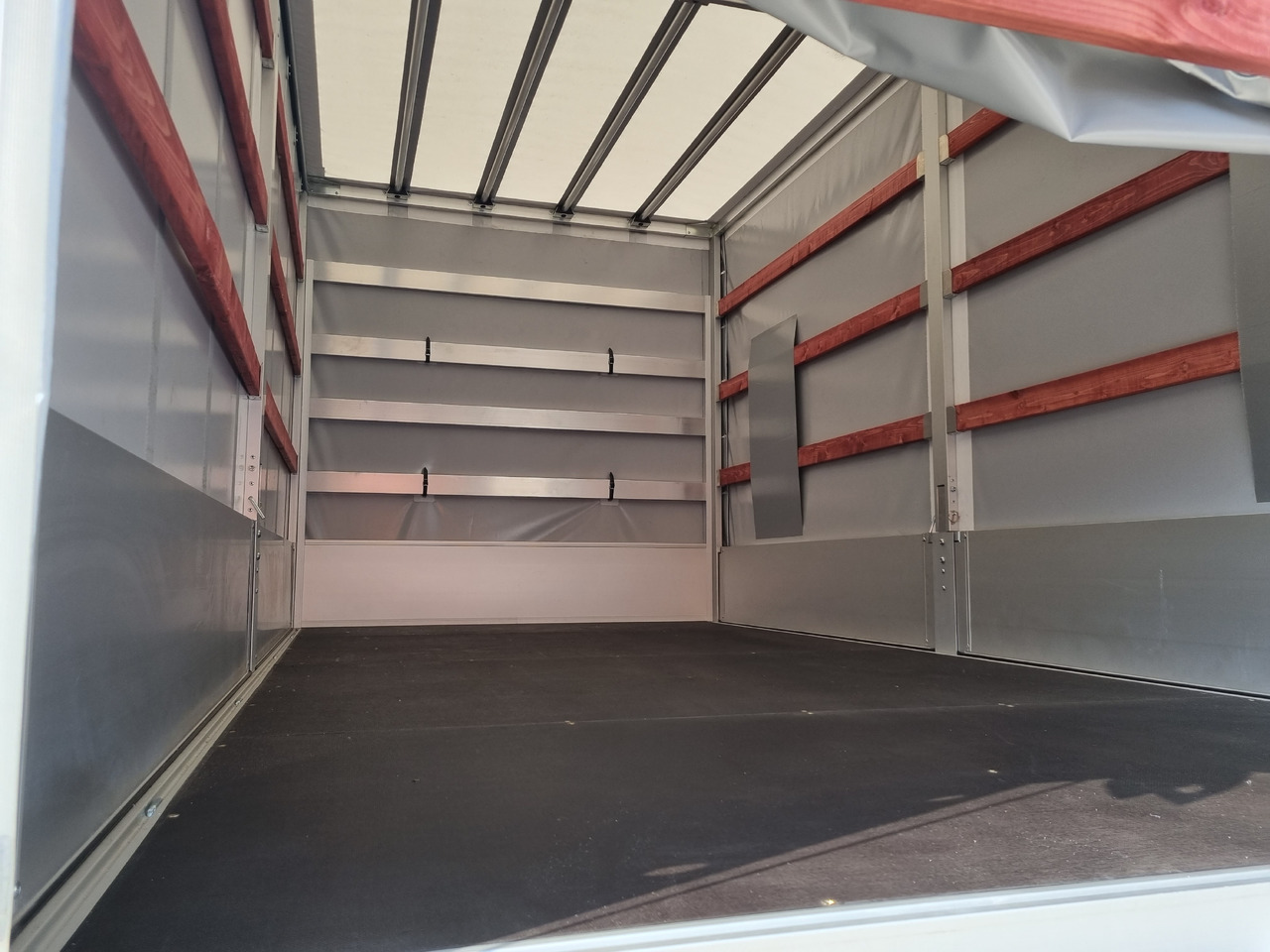 Renault Master 165 8 Pal Dachspoiler - Curtain side van: picture 2 Renault Master 165 8 Pal Dachspoiler - Curtain side van: picture 2