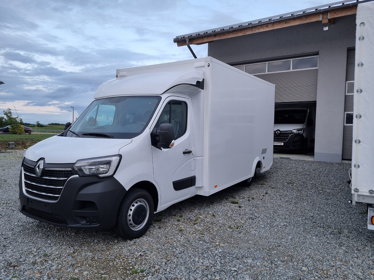 Renault Master 165 Koffer Platform Tiefrahmen - Box van: picture 4 Renault Master 165 Koffer Platform Tiefrahmen - Box van: picture 4