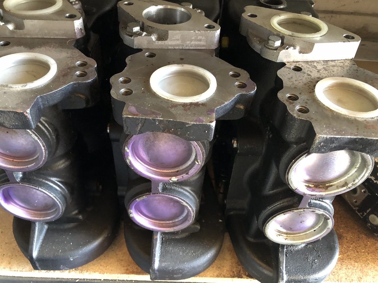 AIR COMPRESSOR MAN TGA 2 CYLINDERS MAN TGA - Air brake compressor for Truck: picture 4 AIR COMPRESSOR MAN TGA 2 CYLINDERS MAN TGA - Air brake compressor for Truck: picture 4