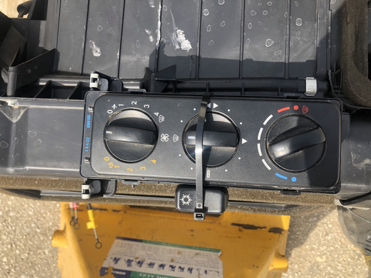 AIR CONDITION (COMPLETE SET) ATEGO 2 4cyl. - A/C part for Truck: picture 3 AIR CONDITION (COMPLETE SET) ATEGO 2 4cyl. - A/C part for Truck: picture 3