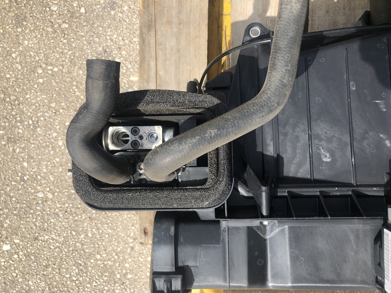 AIR CONDITION (COMPLETE SET) ATEGO 2 4cyl. - A/C part for Truck: picture 4 AIR CONDITION (COMPLETE SET) ATEGO 2 4cyl. - A/C part for Truck: picture 4