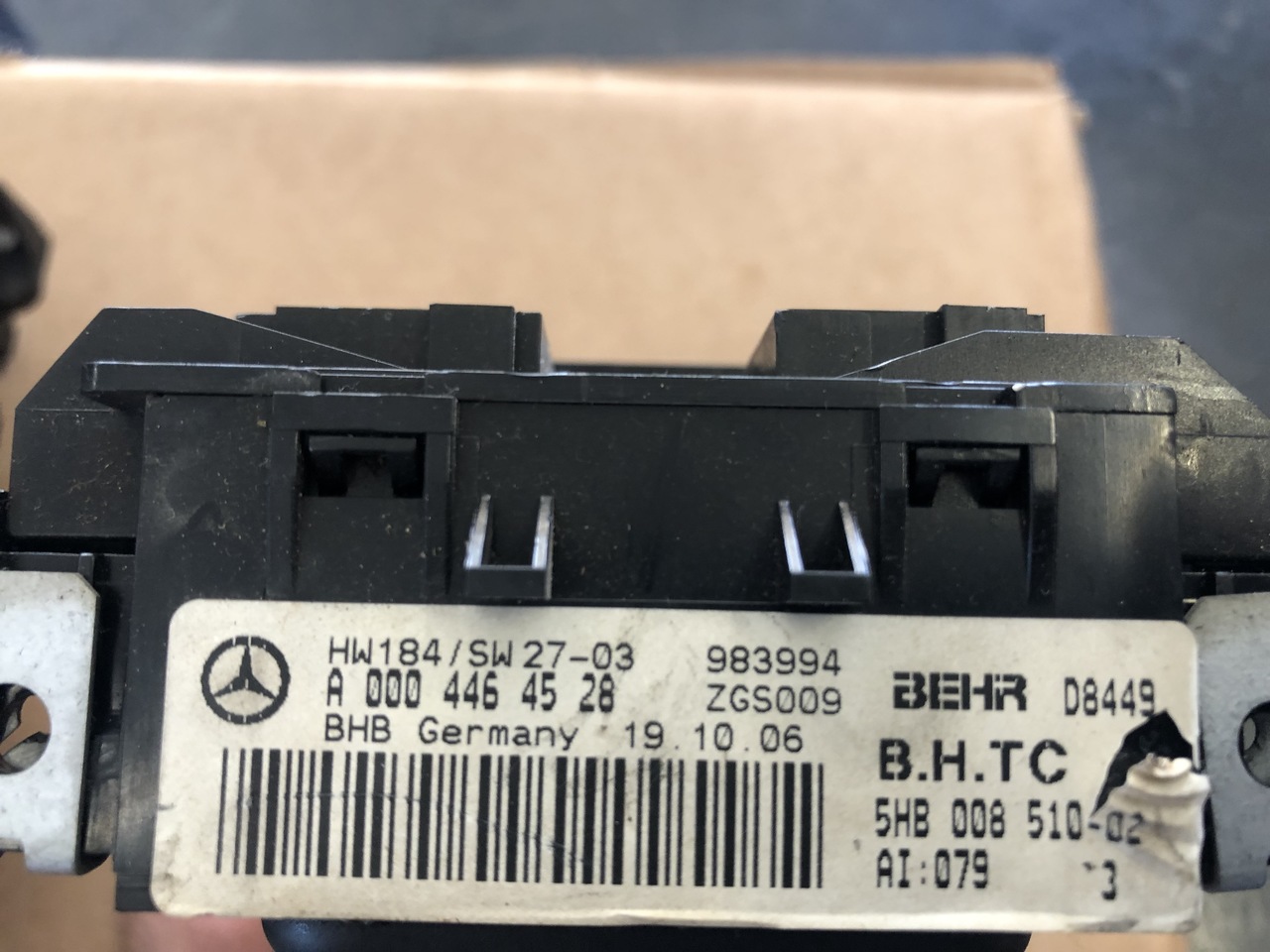 OPERATING UNIT AIR CONDITIONER  - Heating/ Ventilation for Truck: picture 2 OPERATING UNIT AIR CONDITIONER  - Heating/ Ventilation for Truck: picture 2