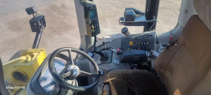 New Holland W270 - Wheel loader: picture 5 New Holland W270 - Wheel loader: picture 5