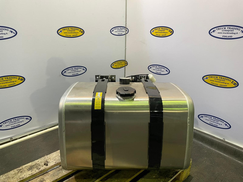 Volvo  - Fuel tank: picture 1 Volvo  - Fuel tank: picture 1
