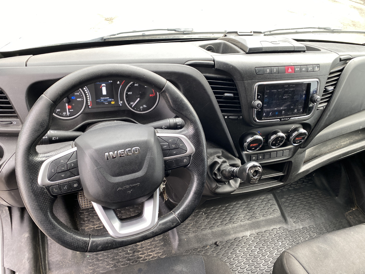 Panel van IVECO DAILY 35S18: picture 9