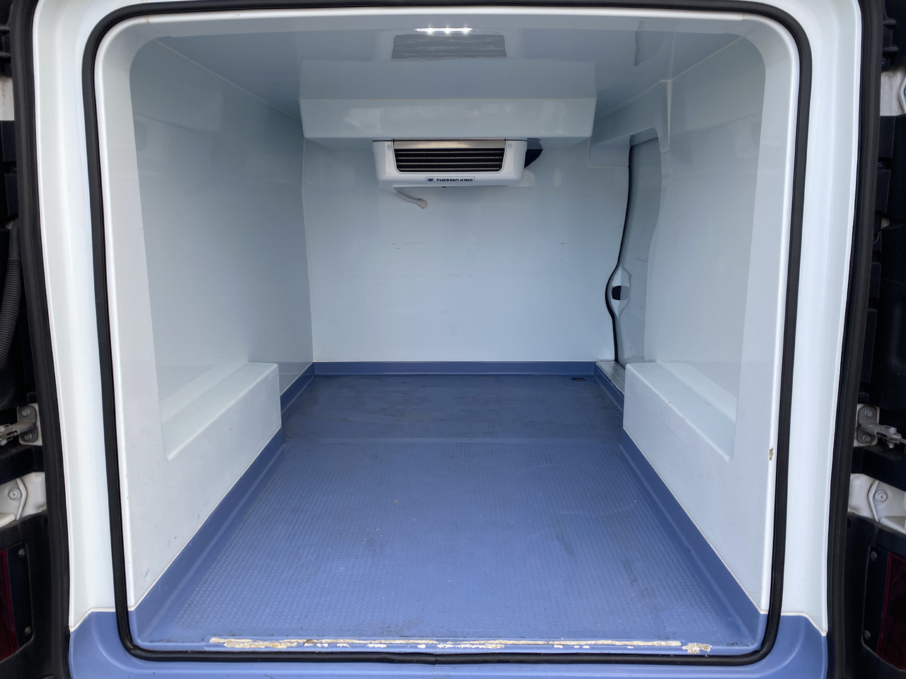 Refrigerated van for transportation of food Renault Trafic: picture 6