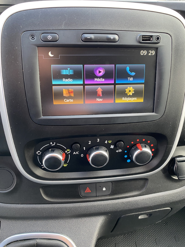 Refrigerated van for transportation of food Renault Trafic: picture 11