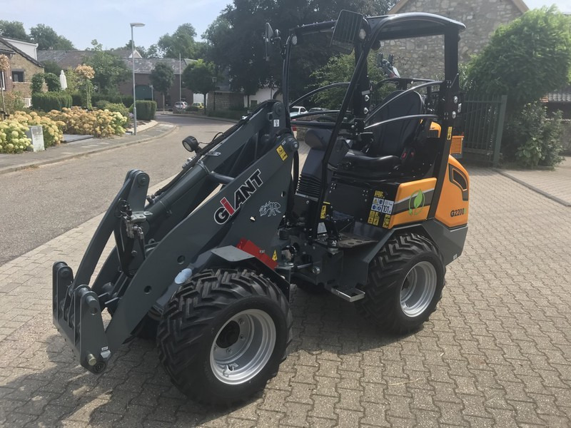 Giant G2200E - Compact loader: picture 3 Giant G2200E - Compact loader: picture 3