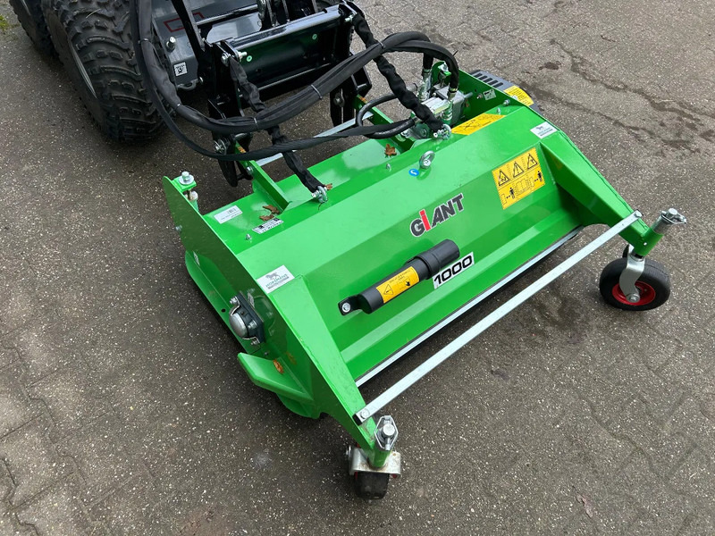 Giant SK252D + klepelmaaier - Compact loader: picture 5 Giant SK252D + klepelmaaier - Compact loader: picture 5