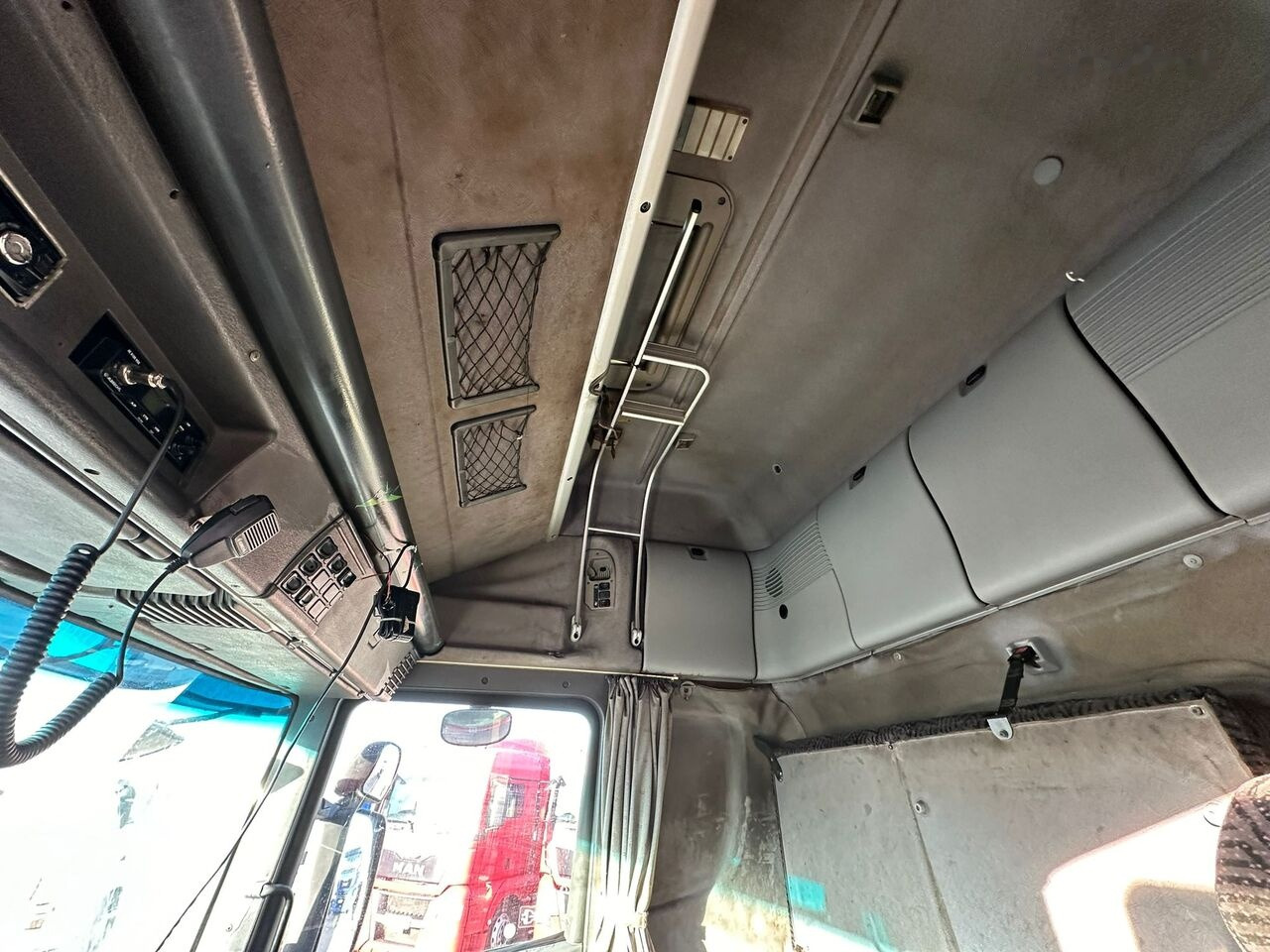 Tractor unit Scania R124: picture 9