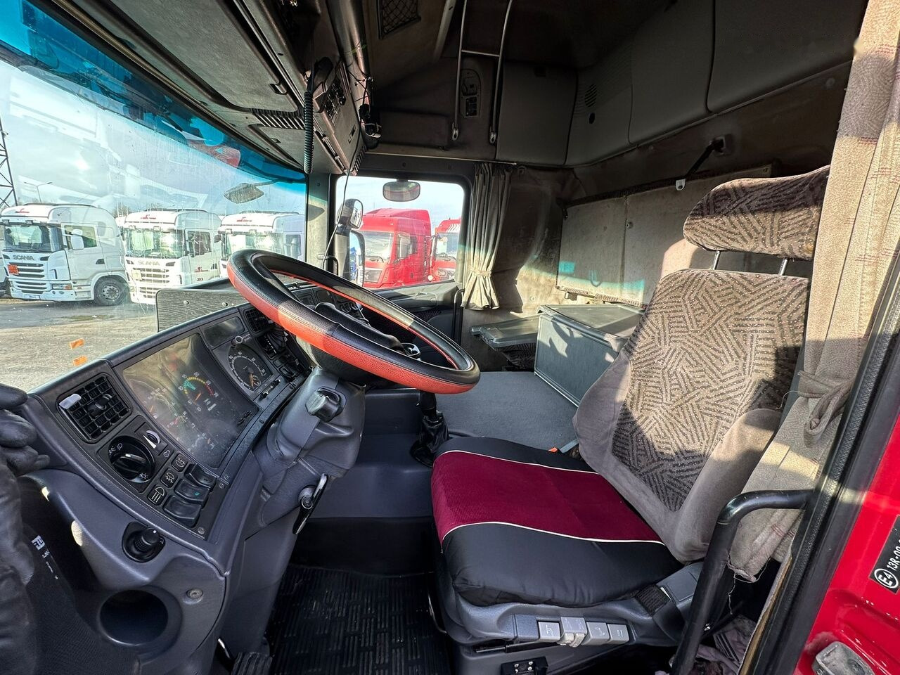 Tractor unit Scania R124: picture 8