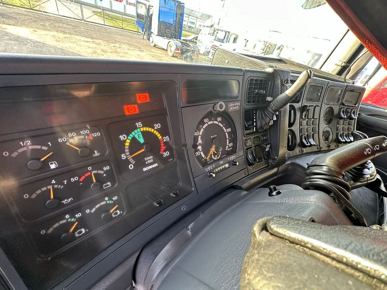 Tractor unit Scania R124: picture 10