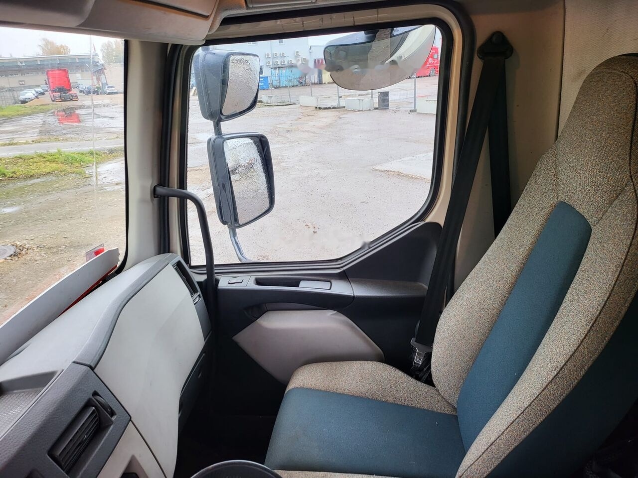 Refrigerator truck Volvo FL 280: picture 12