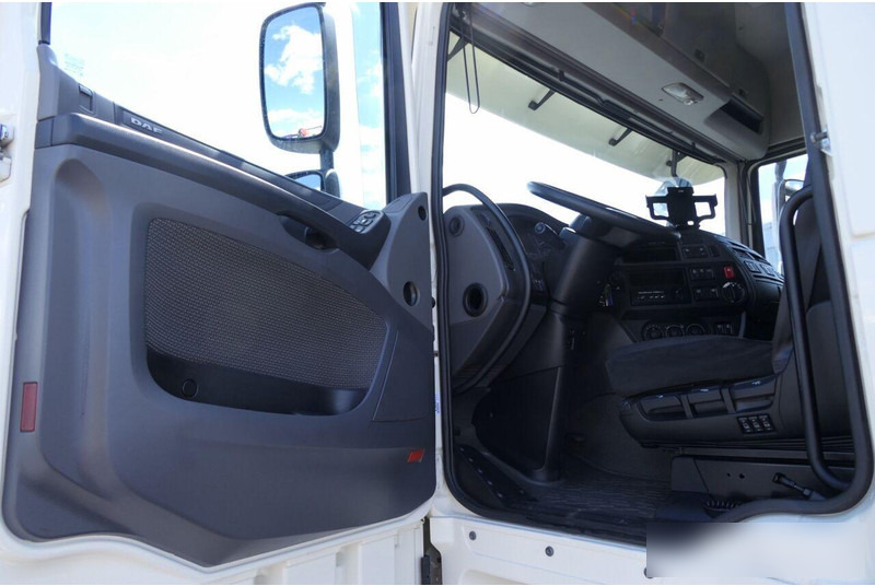 Dropside/ Flatbed truck, Crane truck DAF XF 460: picture 12