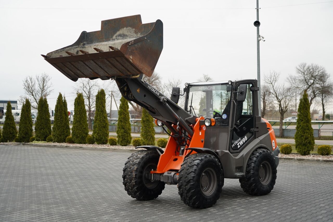 Hitachi ZW95 / ŁADOWARKA KOŁOWA / 2020 R / WIDŁY DO PALET - Wheel loader: picture 1 Hitachi ZW95 / ŁADOWARKA KOŁOWA / 2020 R / WIDŁY DO PALET - Wheel loader: picture 1