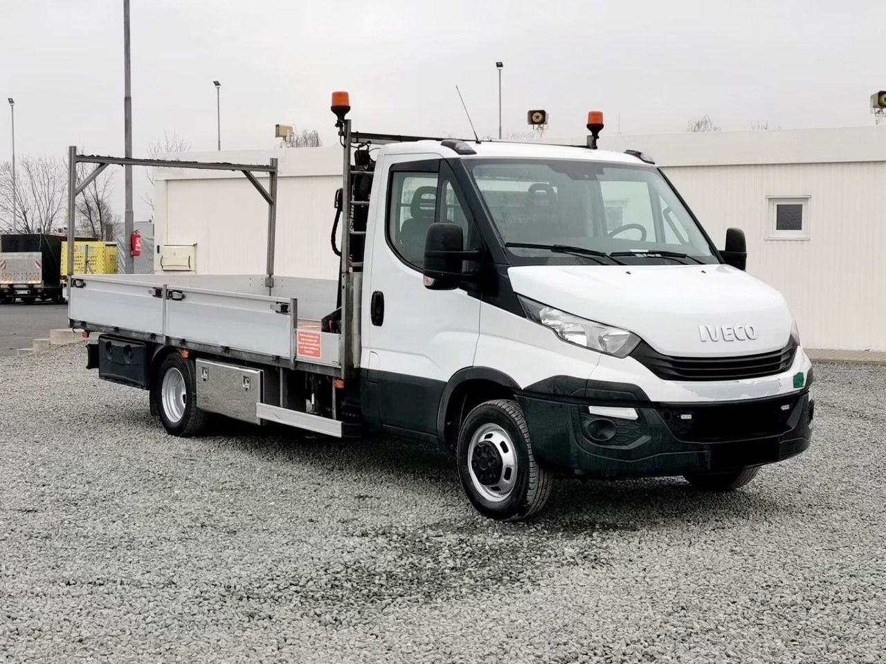 IVECO - Flatbed van: picture 2 IVECO - Flatbed van: picture 2