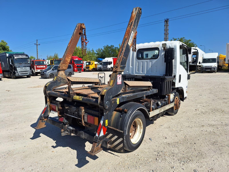 Skip loader truck Isuzu 4X4 - container transport: picture 8 Skip loader truck Isuzu 4X4 - container transport: picture 8