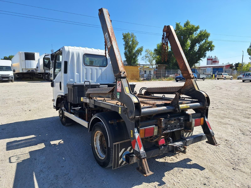 Skip loader truck Isuzu 4X4 - container transport: picture 6 Skip loader truck Isuzu 4X4 - container transport: picture 6