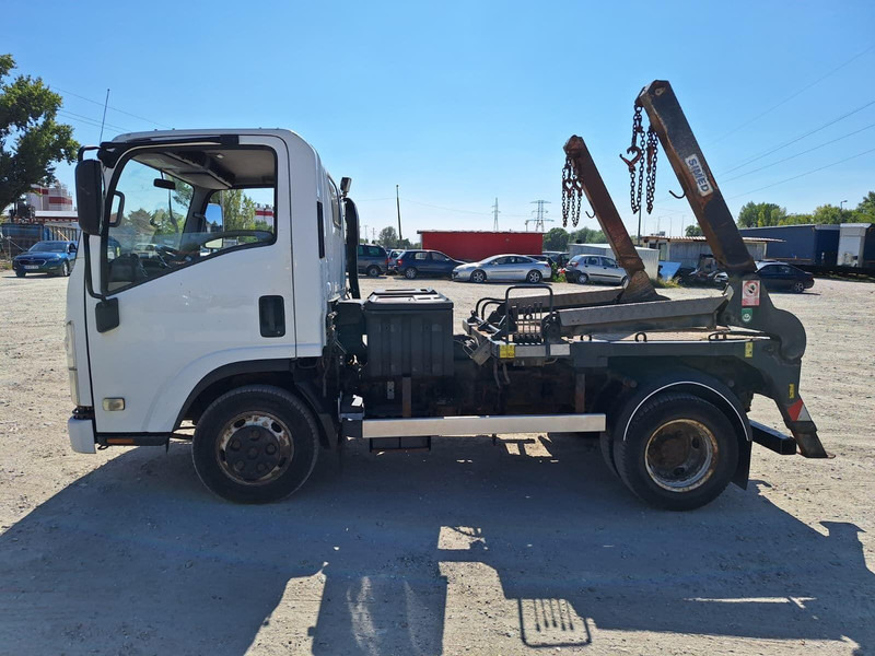 Isuzu 4X4 - container transport - Skip loader truck: picture 5 Isuzu 4X4 - container transport - Skip loader truck: picture 5