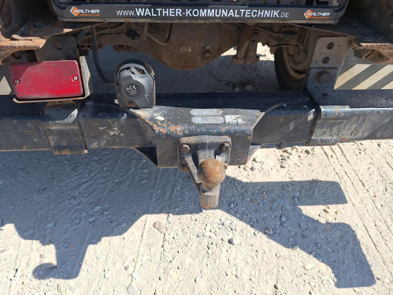 Skip loader truck Isuzu 4X4 - container transport: picture 19 Skip loader truck Isuzu 4X4 - container transport: picture 19