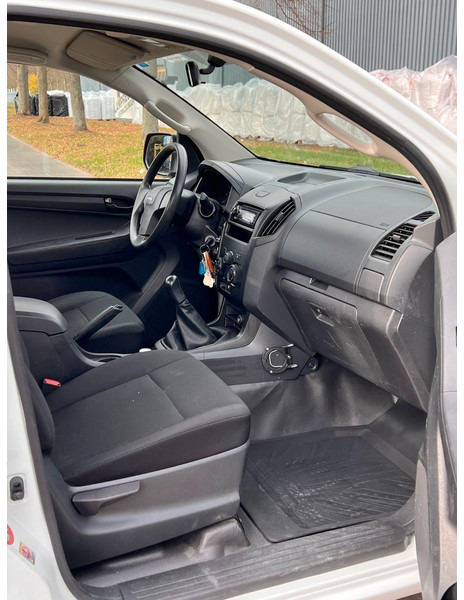 Truck mounted aerial platform Isuzu D-Max 4x4 Lifting basket - Klubb K26 -12m: picture 14 Truck mounted aerial platform Isuzu D-Max 4x4 Lifting basket - Klubb K26 -12m: picture 14