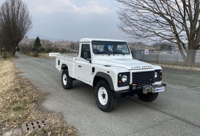 Land Rover DEFENDER 110 - 2.2 Td4 4x4 Platós - Pickup truck: picture 2 Land Rover DEFENDER 110 - 2.2 Td4 4x4 Platós - Pickup truck: picture 2