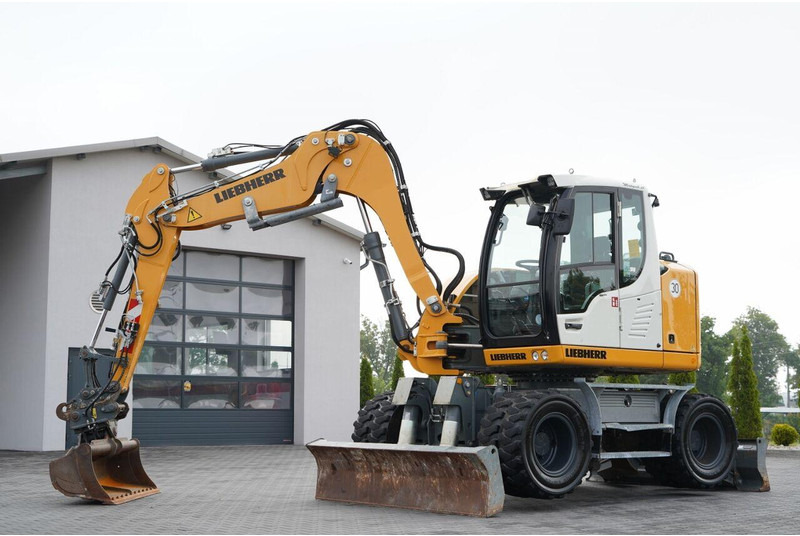 Liebherr 910 COMPACT LITRONIC / KOPARKA KOŁOWA / KLIMATYZACJA / KAMERA - Wheel excavator: picture 1 Liebherr 910 COMPACT LITRONIC / KOPARKA KOŁOWA / KLIMATYZACJA / KAMERA - Wheel excavator: picture 1