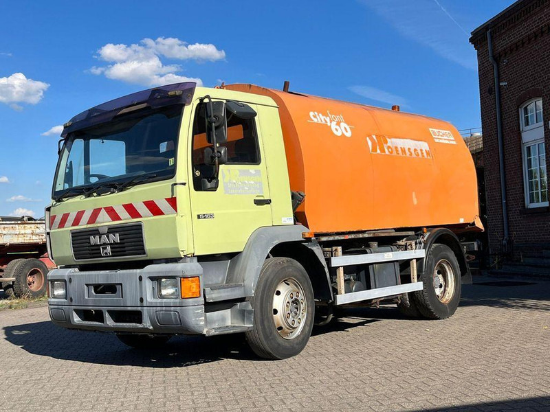 MAN 15.163 Utcaseprő - Road sweeper: picture 1 MAN 15.163 Utcaseprő - Road sweeper: picture 1