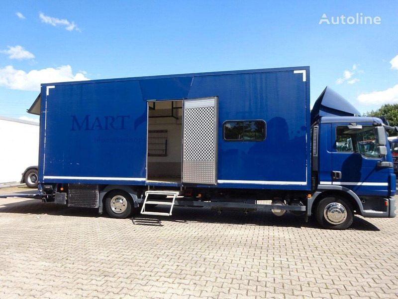 MAN 8.220 - Koffer - Box truck: picture 3 MAN 8.220 - Koffer - Box truck: picture 3