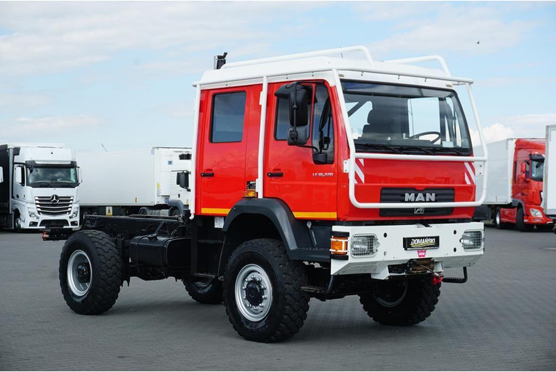 MAN LE 220 / 4 X 4 / DOKA / DO ZABUDOWY / KAMPER - Cab chassis truck: picture 1 MAN LE 220 / 4 X 4 / DOKA / DO ZABUDOWY / KAMPER - Cab chassis truck: picture 1