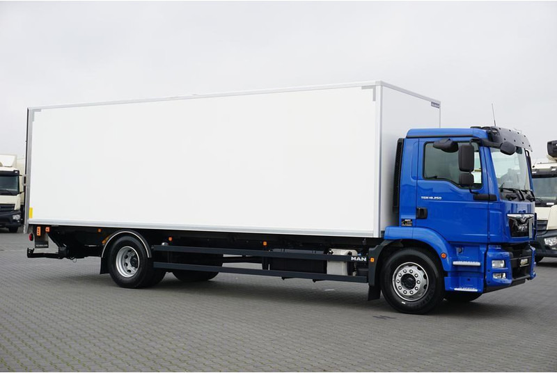MAN TGM / 18.250 / EURO 6 / IZOTERMA + WINDA / 19 PALET / OTWIERANY - Refrigerator truck: picture 4 MAN TGM / 18.250 / EURO 6 / IZOTERMA + WINDA / 19 PALET / OTWIERANY - Refrigerator truck: picture 4