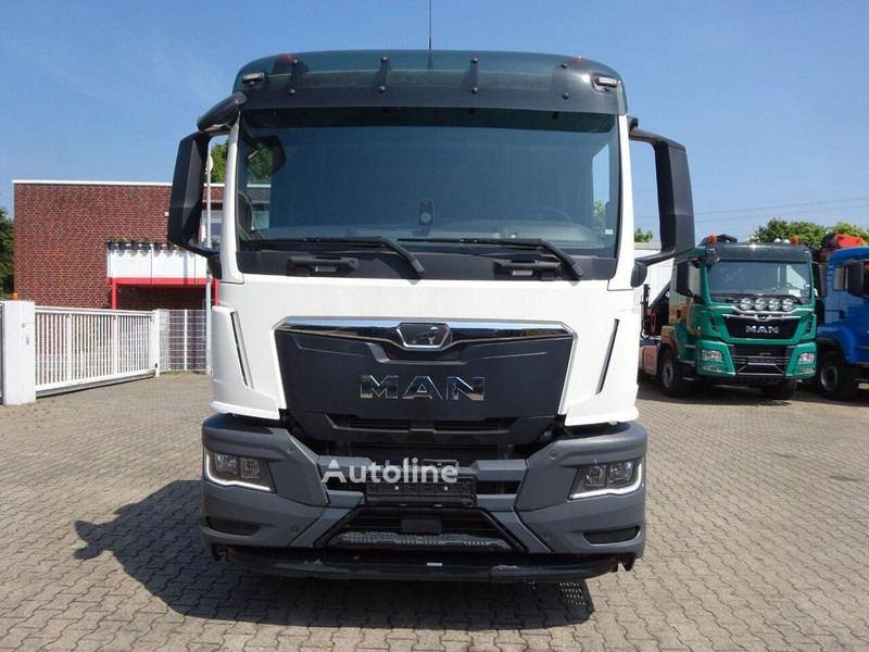 Leasing of MAN TGS 22.400 - 3 way tipper + crane MAN TGS 22.400 - 3 way tipper + crane: picture 11